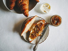 Load image into Gallery viewer, Flowers On A Plate