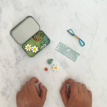 Load image into Gallery viewer, Daisy Bracelet Gift Kit