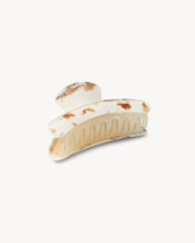 Load image into Gallery viewer, Grande Heirloom Claw in Dune