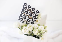 Load image into Gallery viewer, Sea Salt Chocolate 77%