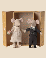 Load image into Gallery viewer, Maileg - Wedding mice couple in box, Mum and Dad