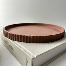 Load image into Gallery viewer, Joma - Concrete Fluted Tray | Round Concrete Tray: Black fusion marble