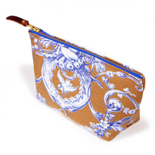 Load image into Gallery viewer, Oak & Ink Toile Travel Clutch