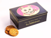 Load image into Gallery viewer, "Chat blanc" Chocolate Chip Shortbread Metal Tin

