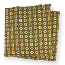 Load image into Gallery viewer, Aromatherapy Large Heat &amp; Cold Wrap: 364 | Vintage Garden Hunter / Lavender
