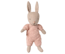 Load image into Gallery viewer, Maileg - Micro Rabit - Sand - Rose Knitted Suit
