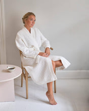 Load image into Gallery viewer, Big Waffle Bathrobe - Natural white: 100% GOTS certified organic cotton / S/M
