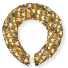 Load image into Gallery viewer, Aromatherapy Heat &amp; Cold Neck Wrap: 432 | Bee / Lavender
