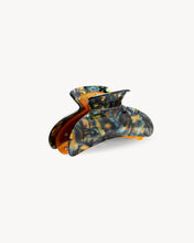 Load image into Gallery viewer, Grande Heirloom Claw in Green Tortoise
