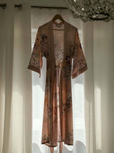 Load image into Gallery viewer, Folding Fan Kimono Robe: Champagne / One Size Fits from S to XL
